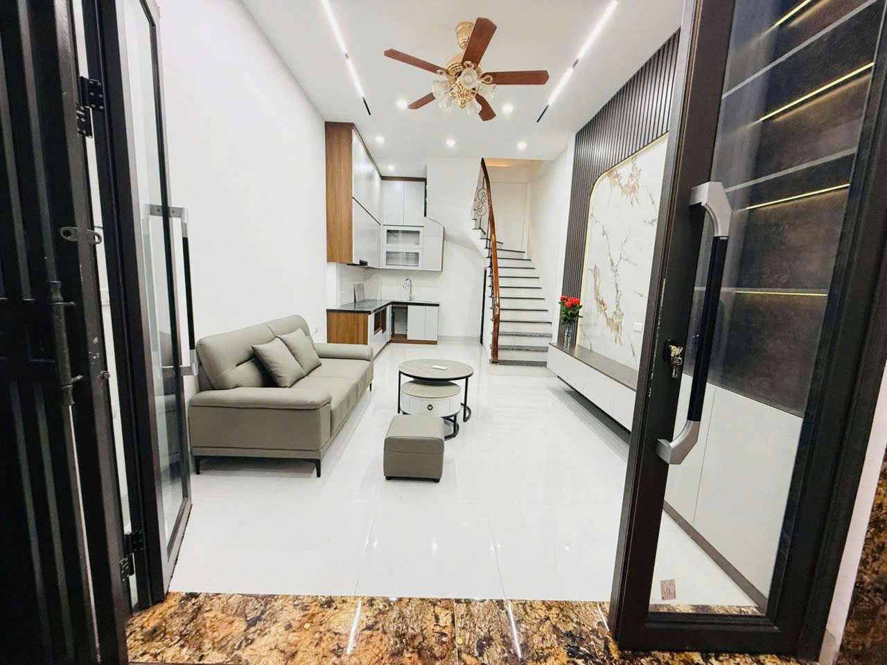 TRUNG TÂM BA ĐÌNH - NGÕ THÔNG TỨ TUNG - 5 TẦNG DÂN XÂY - NHÀ ĐẸP -Đê La Thành 30 m, 5 tầng, MT 3.5 m, 7.76 tỷ