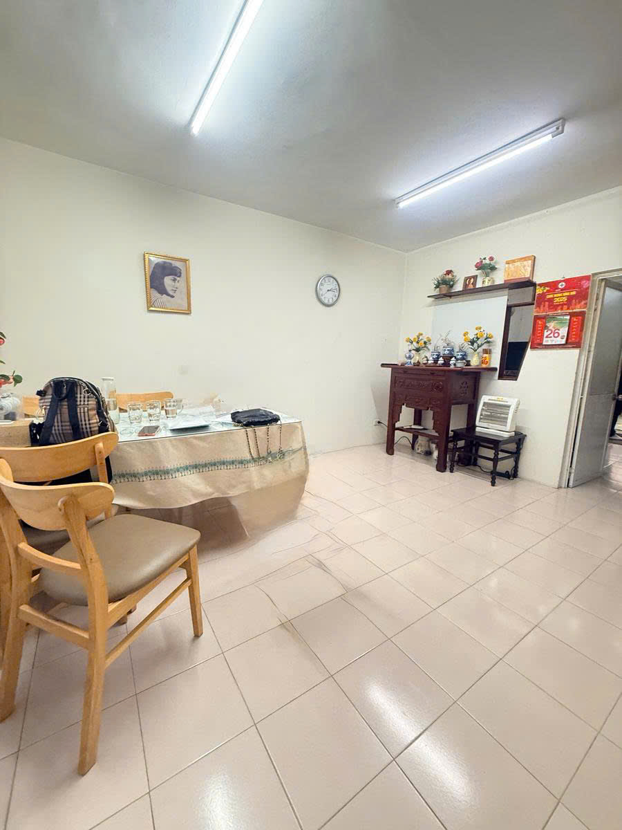 Căn tập thể nhà B2 Tập thể Vĩnh HỒ, Đống Đa Giá 4.2 tỷ