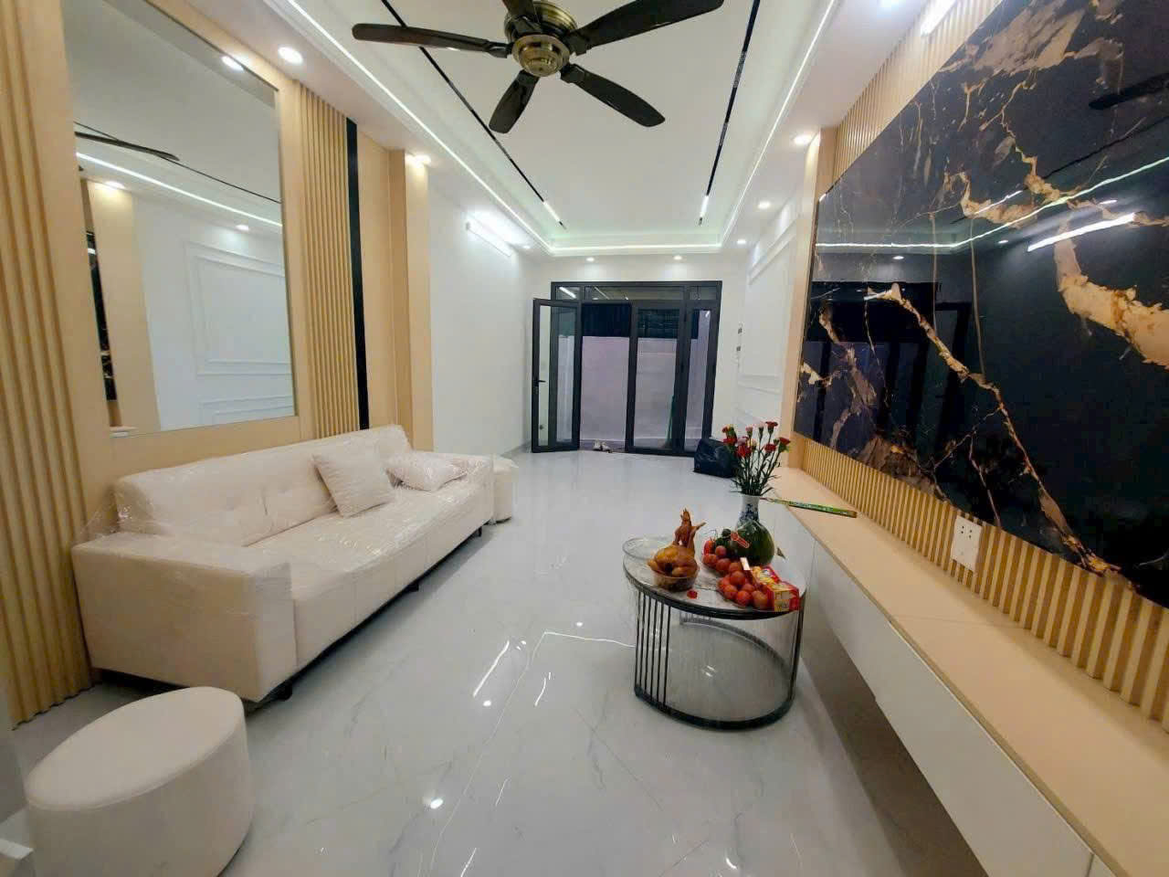 HƠN 11 TỶ - NHÀ MỚI ĐẸP 5 TẦNG - THANG MÁY - GẦN PHỐ - KHU GIẢI PHÓNG - TT HOÀNG MAI