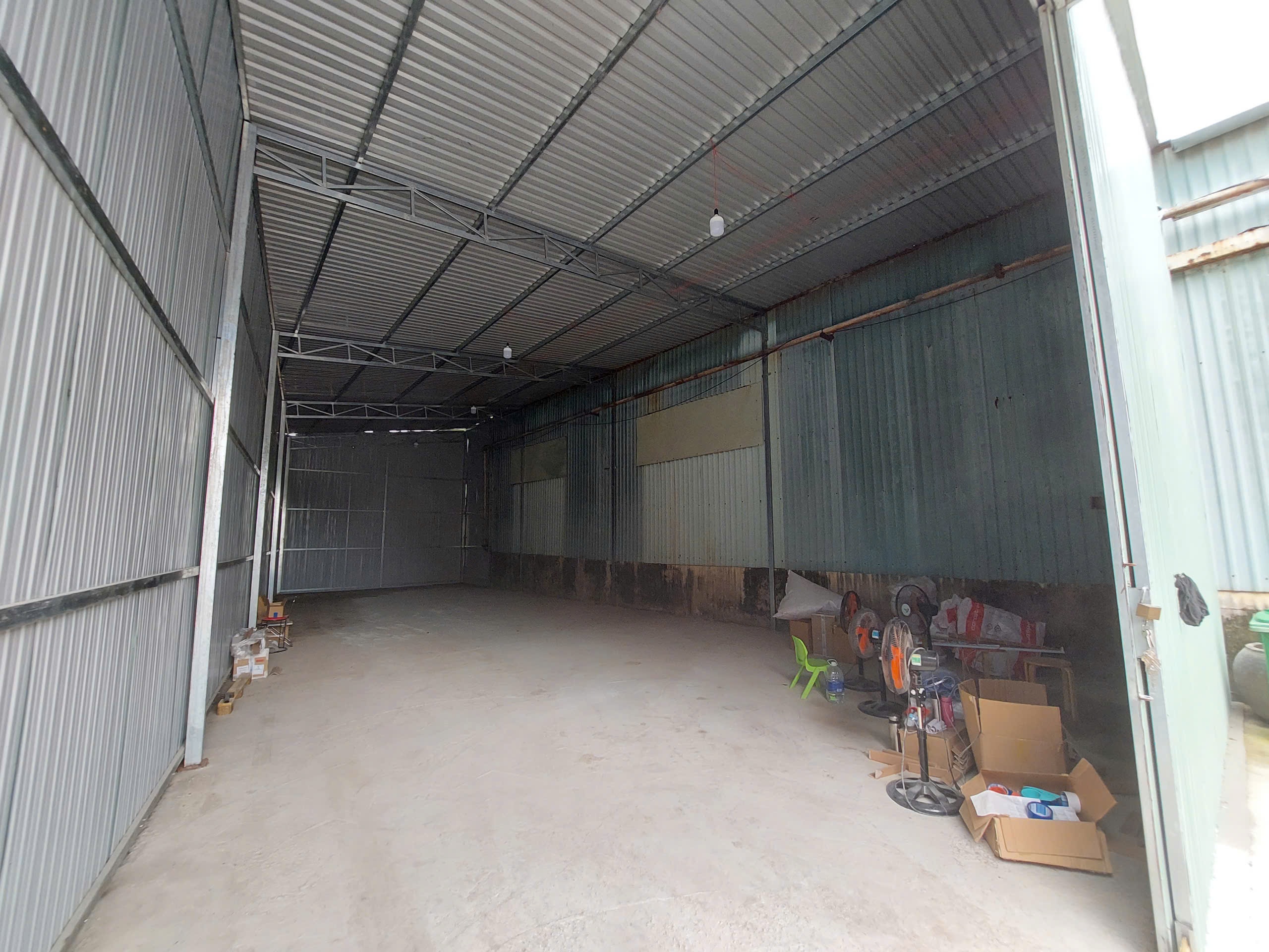 CHO THUÊ KHO – XƯỞNG PHỐ HỒNG TIẾN, LONG BIÊN 100M Ô TÔ TRÁNH