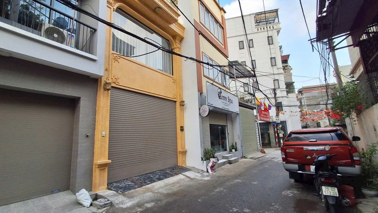 SIÊU PHẨM PHỐ THẠCH BÀN- Ô TÔ TRÁNH - FULL NỘI THẤT ĐẸP - GARA - 79M2 7 TẦNG X 18 TYX