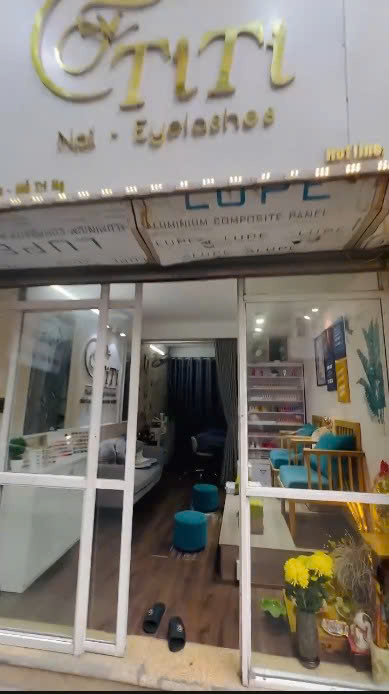 SANG NHƯỢNG GẤP TIỆM NAIL – MI MỄ TRÌ HẠ , NAM TỪ LIÊM FULL ĐỒ