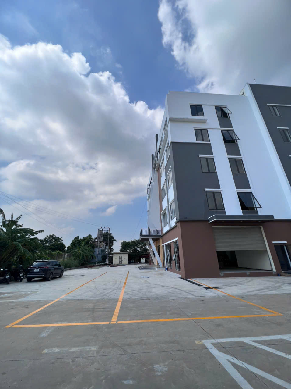 CỰC HIẾM: CHO THUÊ TOÀ NHÀ VĂN PHÒNG/SẢN XUẤT 2.700M2 – MẶT ĐƯỜNG QUỐC LỘ 10 – CCN AN LÃO