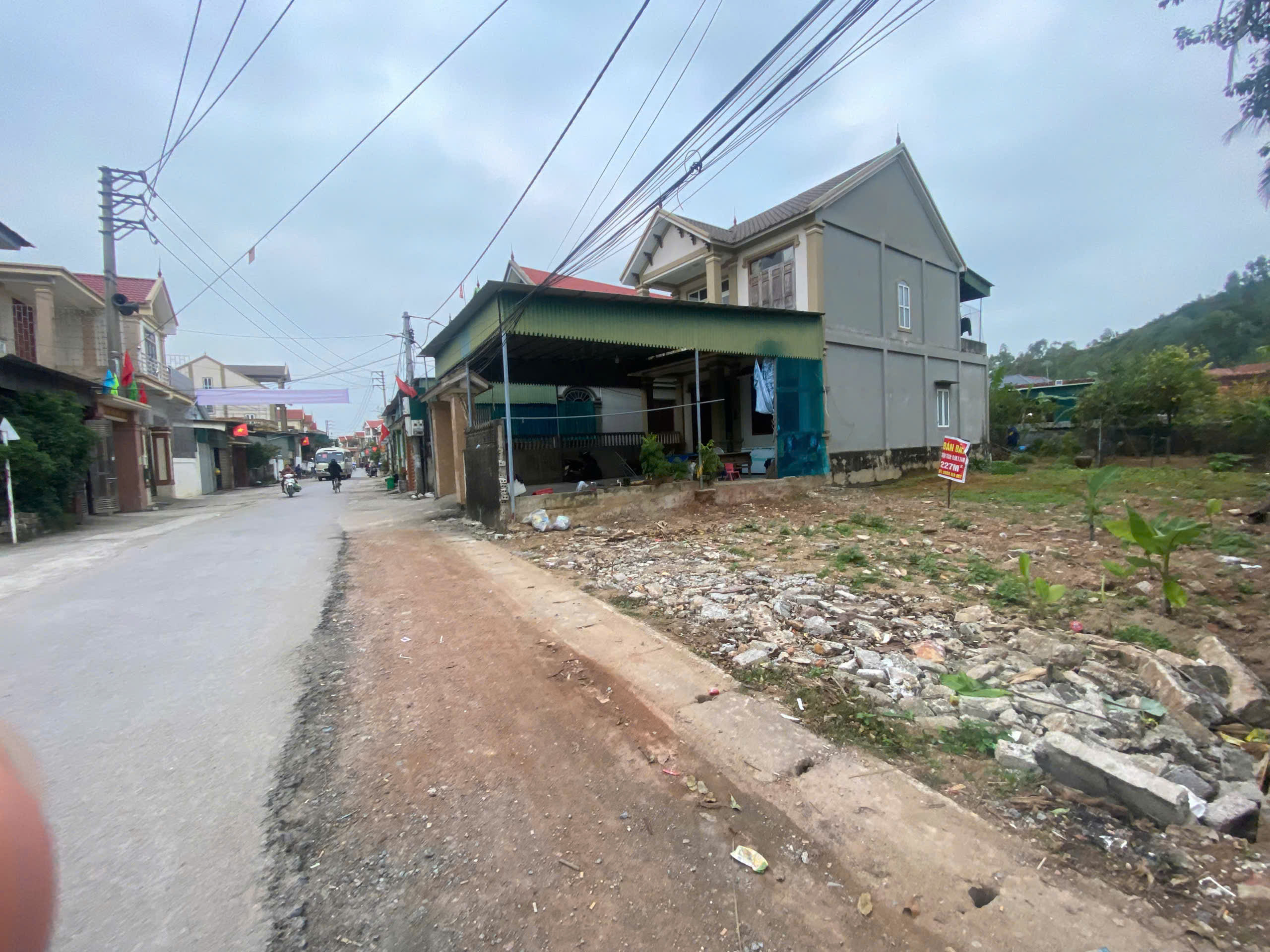 Bán lô đất 227,3m2 ( Rộng 9m45 – sâu 24m, 120m2 thổ cư) Tại Trục đường chính xã Quỳnh Long (cũ) ( nay là Quỳnh Phú )–