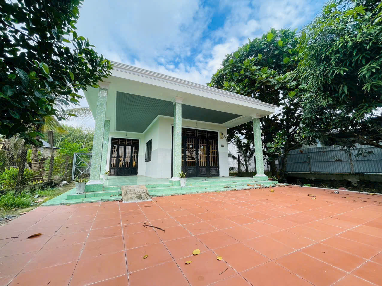 Bán nhà sân rộng hẻm tỉnh lộ 7, xã Phước Thạnh tdt 389,5m2 full thổ giá 3,4 tỷ