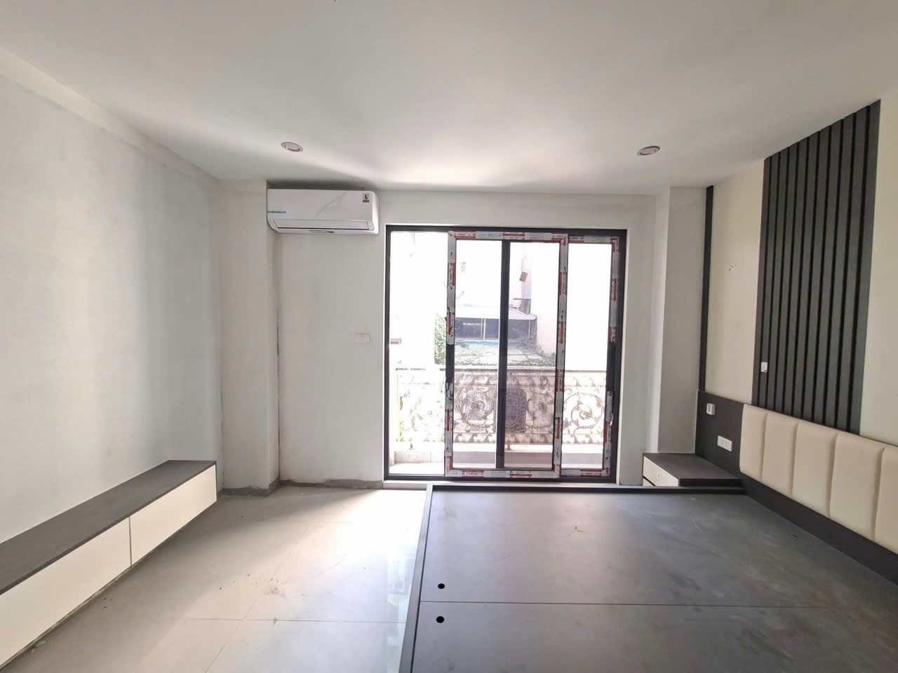 GÀ ĐẺ TRỨNG VÀNG, TRUNG TÂM CẦU GIẤY, XÂY MỚI, FULL NỘI THẤT, PCCC TIÊU CHUẨN, THANG MÁY SIN SÒ 11PKK