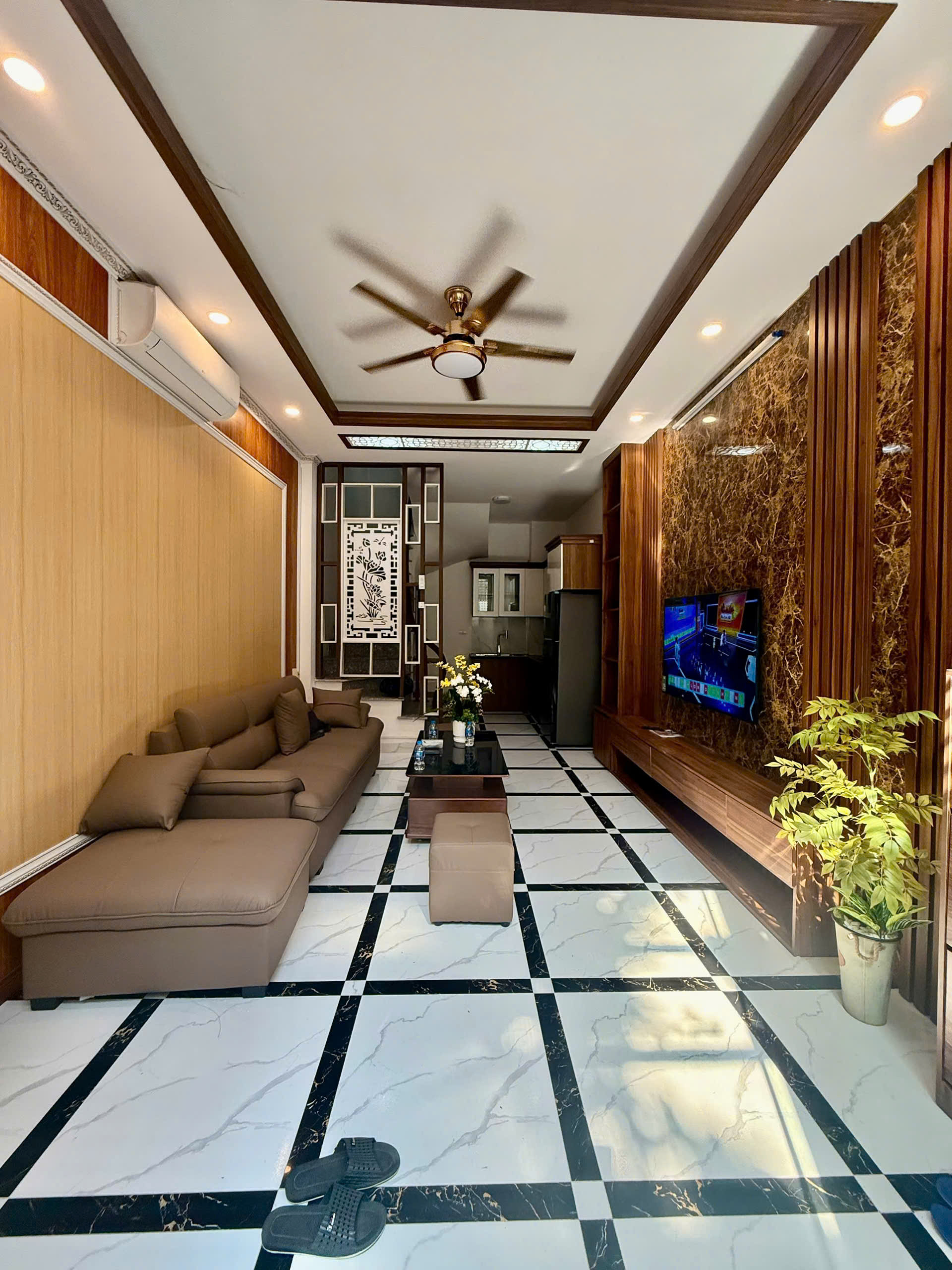 BÁN NHÀ NGUYỄN THỜI TRUNG LONG BIÊN 31M2 5 TẦNG 6.75 TỶ