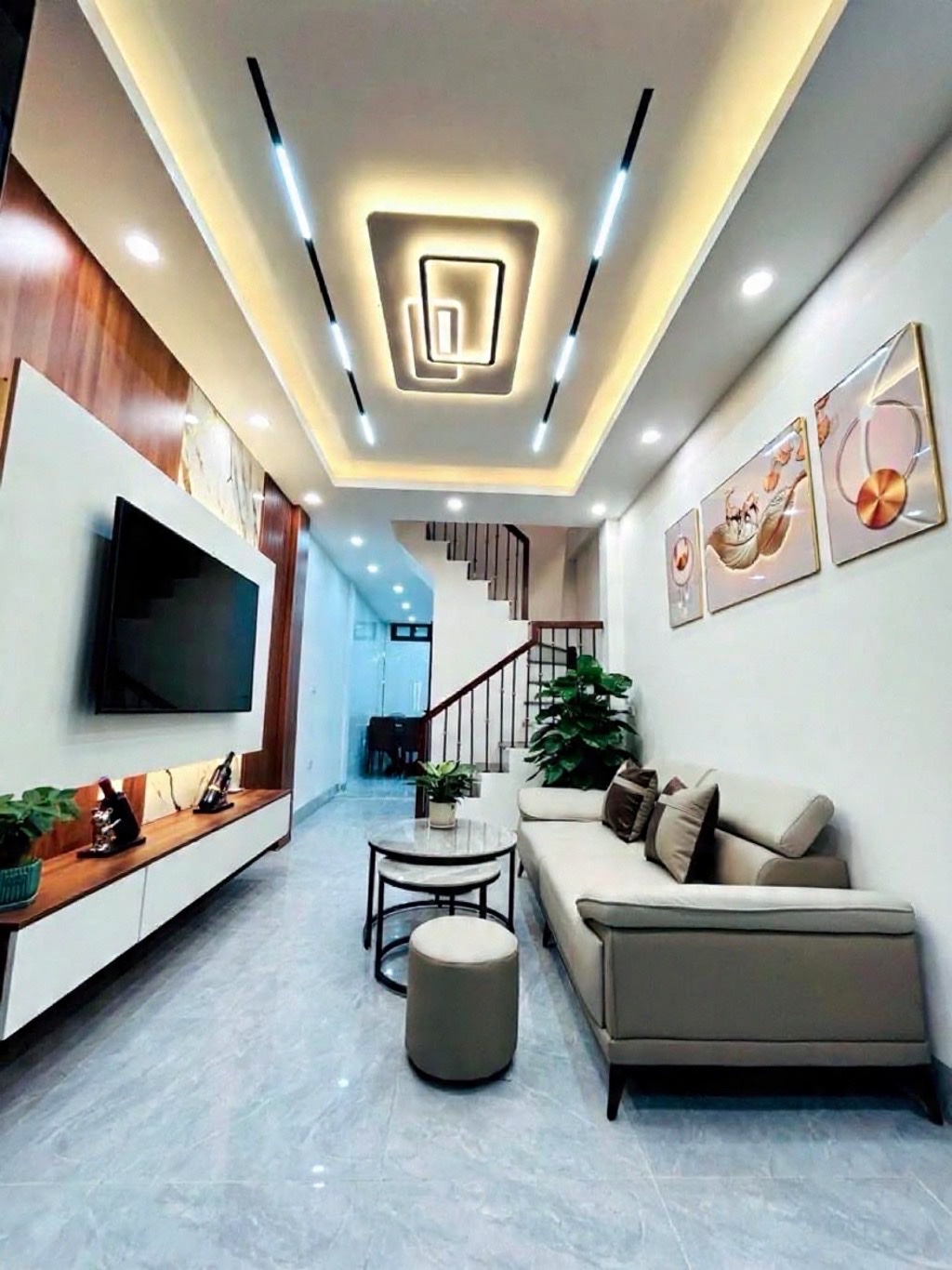 hoa bằng 32m x4 tầng 10,5 tỷ ô tô tránh đỗ cửa,2 thoáng,full nội thất,gần phố