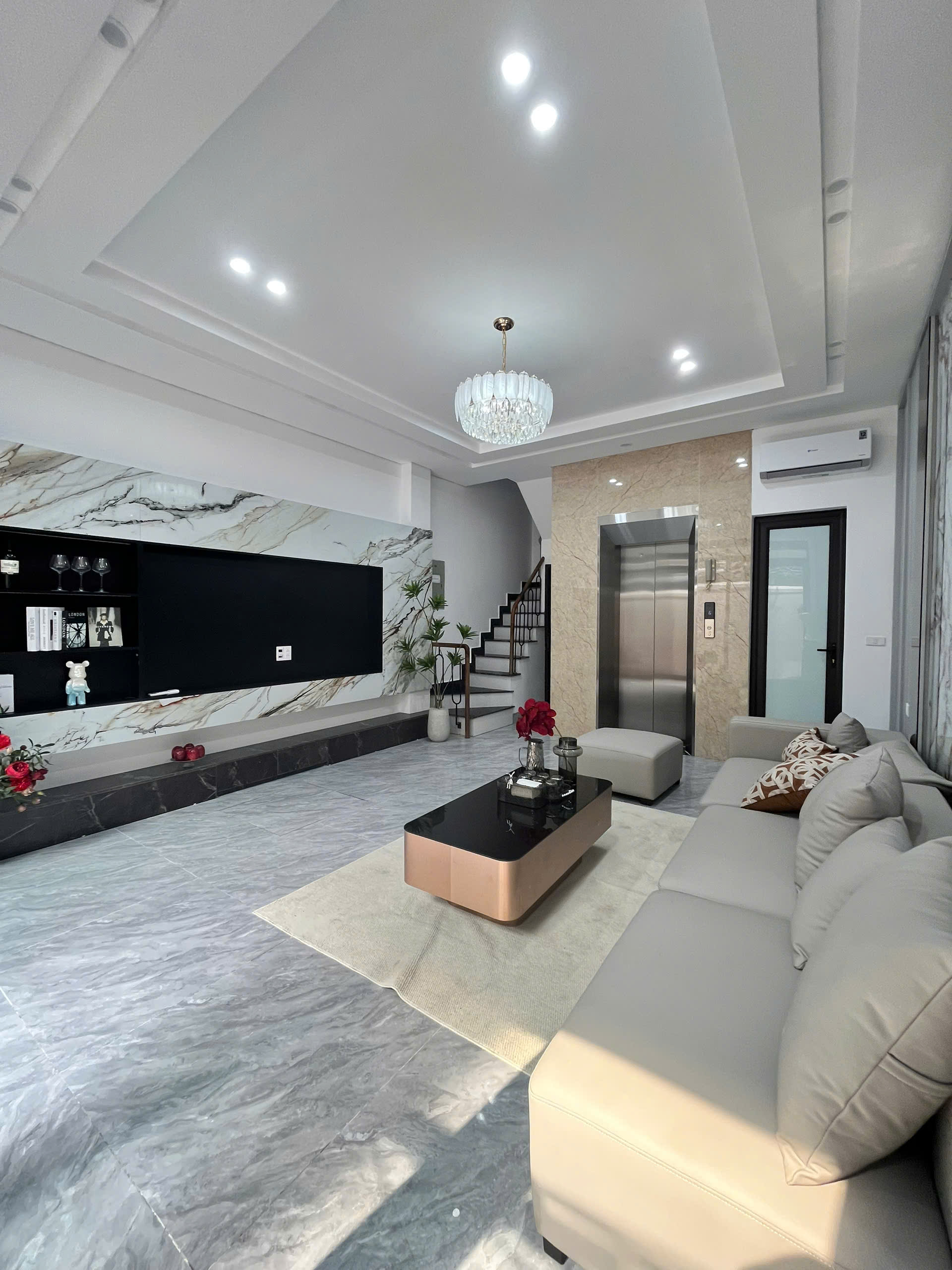 MINH KHAI - ĐẠI LA, NHÀ MỚI THANG MÁY, ĐỦ NỘI THẤT, VỪA Ở VÀ CHO THUÊ ĐỈNH