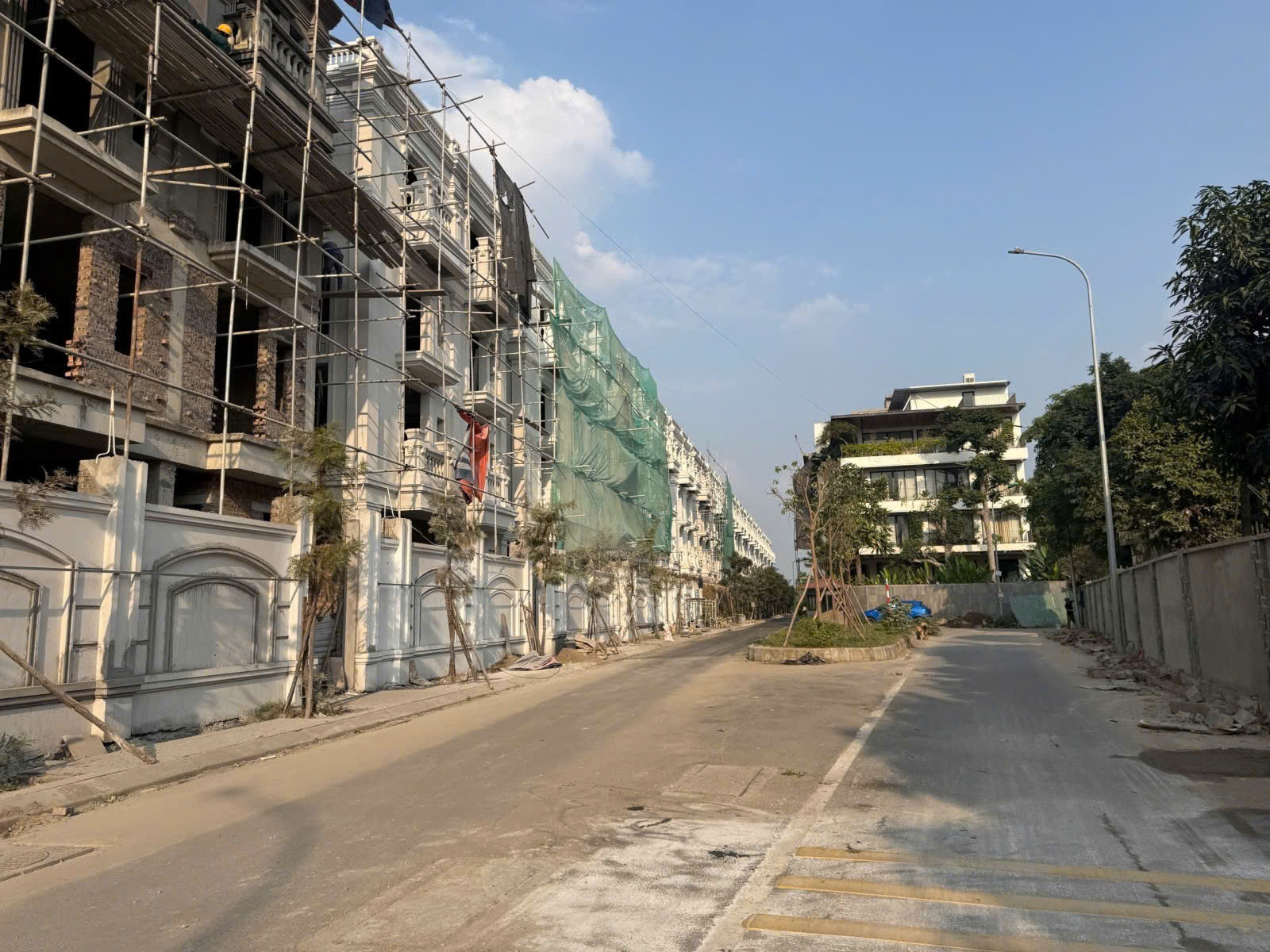 CẦN BÁN 136M2 ĐẤT TƯ ĐÌNH-LONG BIÊN MẶT NGÕ Ô TÔ -KINH DOANH X 20.8 TỶ.