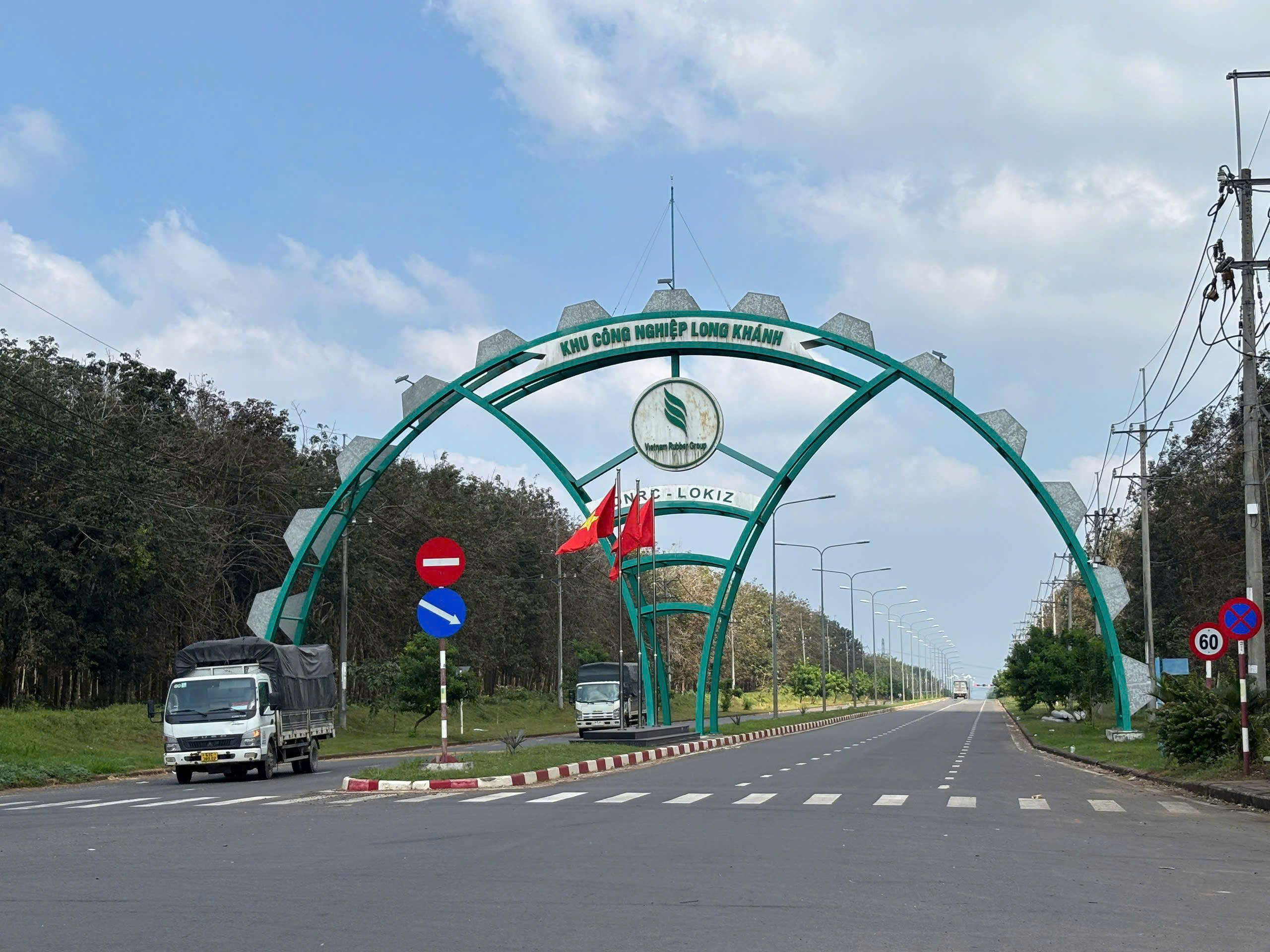 BÁN NHÀ MẶT TIỀN KINH DOANH – NGAY CỔNG KHU CÔNG NGHIỆP LONG KHÁNH, TỈNH ĐỒNG NAI