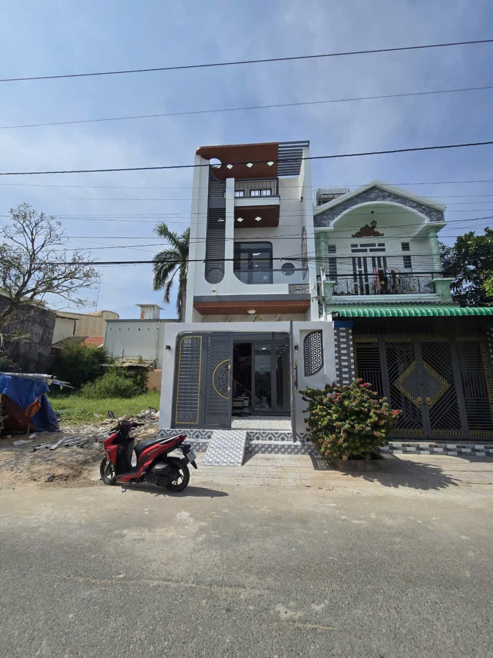 Bán nhà mới xây trong KDC Hoàng Phúc , xã Long Khê dt 81m2 , 2 lầu , 3pn , 3wc giá 3,28 tỷ