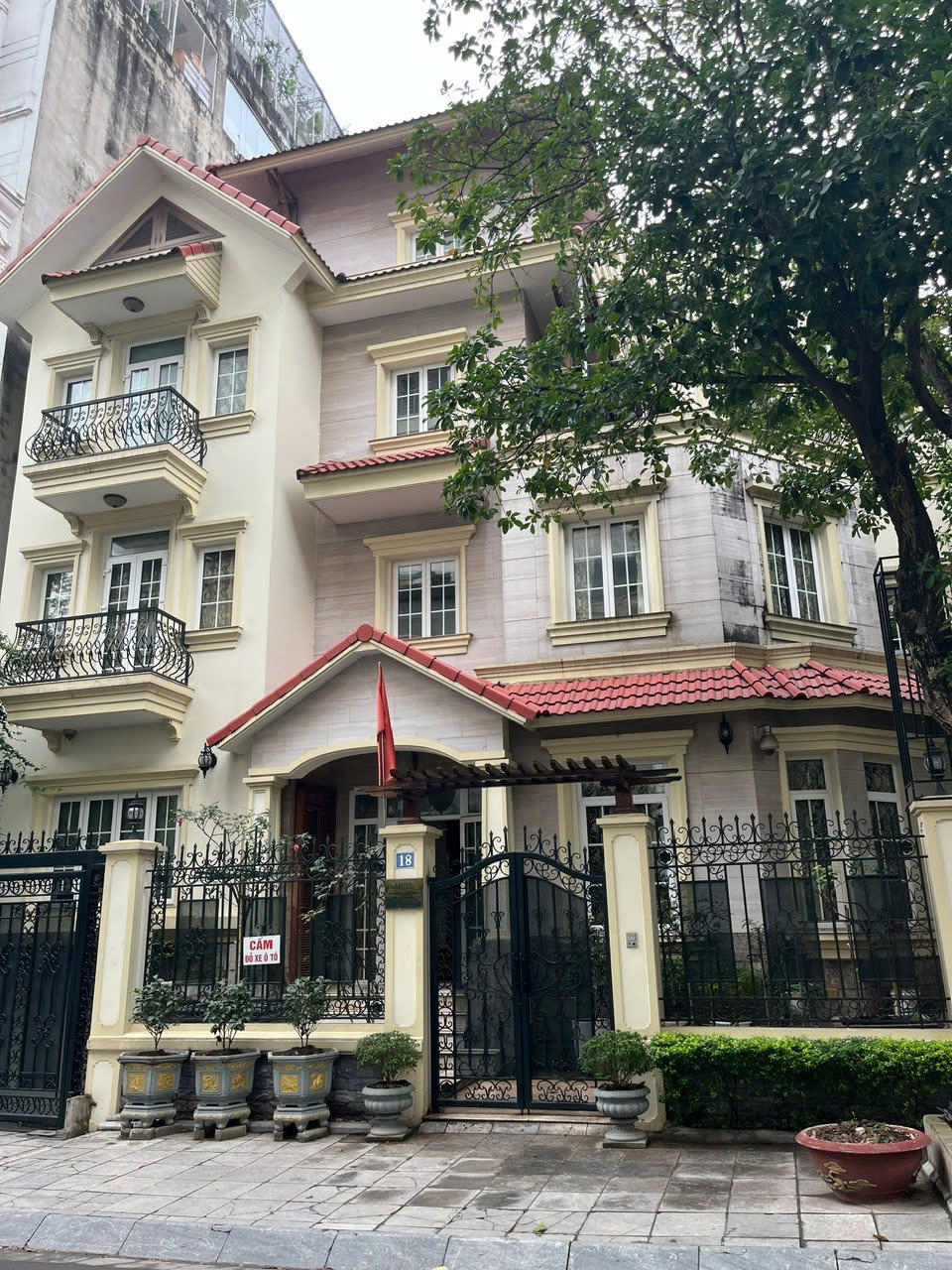 BÁN NHÀ LÔ GÓC KHU 18 D5 TRẦN THÁI TÔNG- CẦU GIẤY- HÀ NỘI