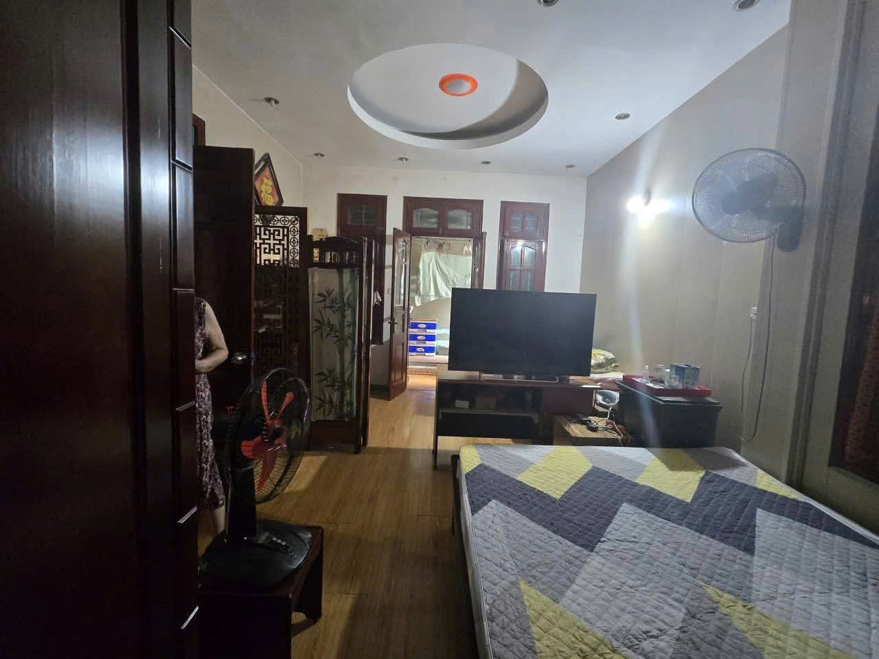 KINH DOANH - GẦN PHỐ- 76 M SỔ ĐỎ HIỆN TRẠNG XÂY 5 TẦNG/45m2 CÒN LẠI 31M CHO THUÊ CỬA HÀNG GIẢI KHÁT VÀ LÀM LỐI ĐI