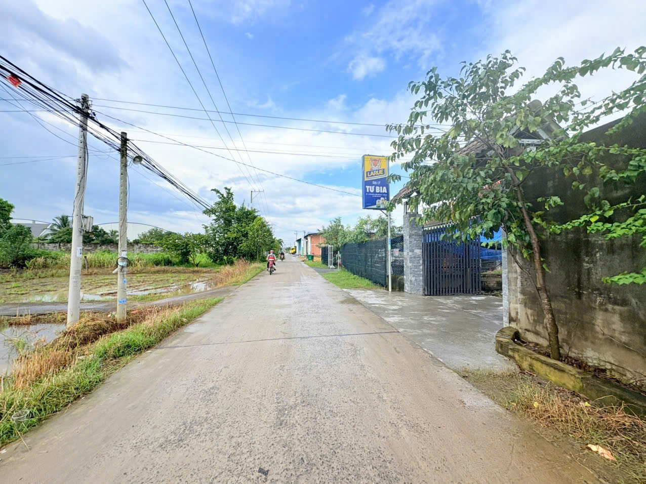 Bán đất thổ lúa vuông vức , đường beton xe 8 tấn xã Tân Bửu tdt 600m2 ( 150m2 thổ ) giá 6 tỷ