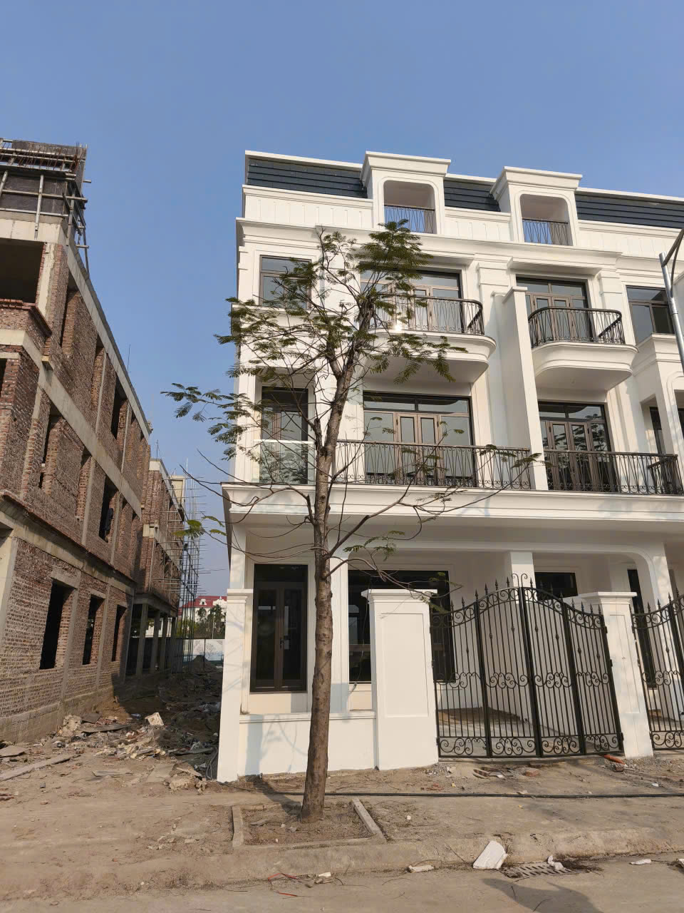 BÁN NHÀ LIỀN KỀ KĐT HUD SƠN TÂY , HÀ NỘI