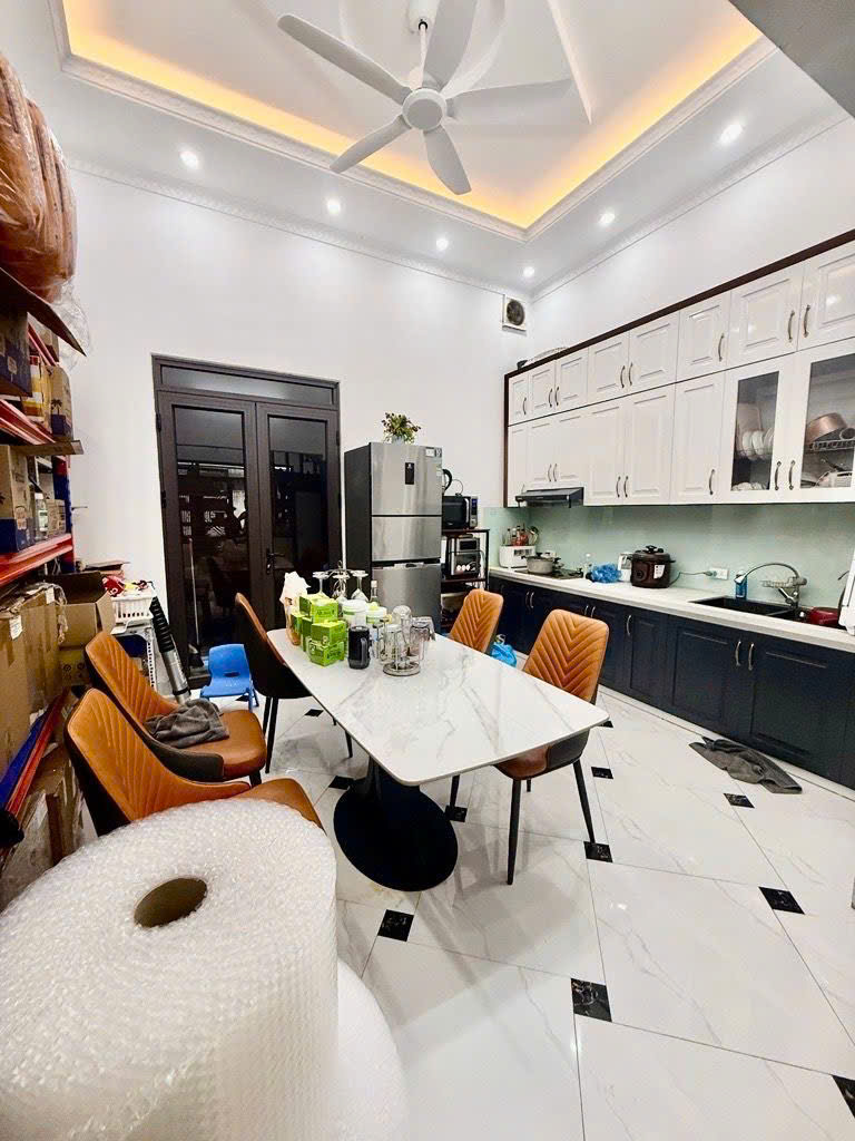 BÁN NHÀ NGUYỄN SƠN LONG BIÊN,OTO ĐỖ CỬA,50 RA MẶT PHỐ,,LÔ GÓC,48M NHỈNH 12 TỶ TL