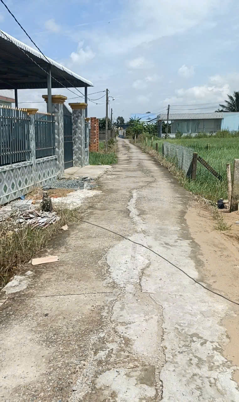 Bán nhà cấp 4 mặt tiền Nguyễn Thị Cần ,Tân Phước Tây , dt 174m2 ,2pn ,1wc , sân oto giá 1,499 tỷ