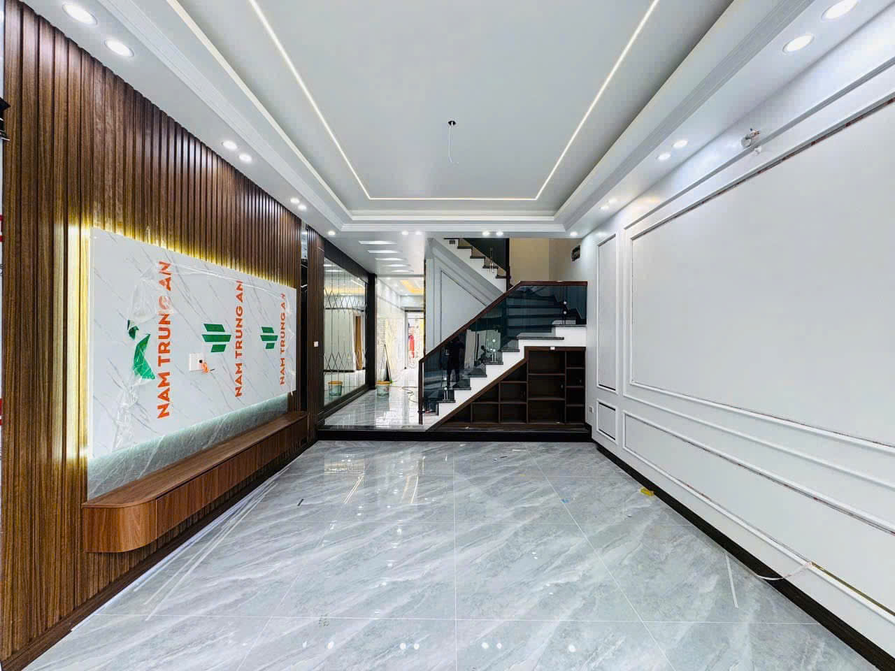 BÁN NHÀ NGUYỄN SƠN LONG BIÊN,OTO ĐỖ CỬA,NGÕ NÔNG,2 THOÁNG,44M NHỈNH 10 TỶ TL