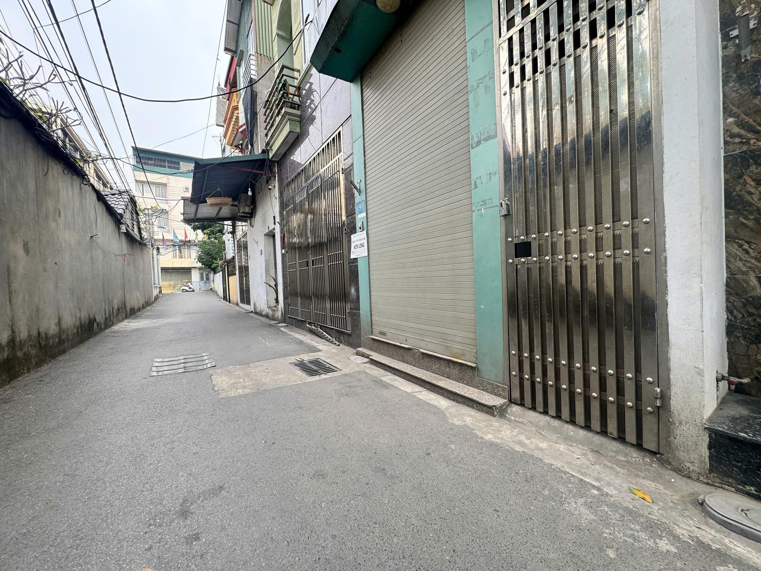 BÁN NHÀ DÂN XÂY 3 TẦNG GÍA ĐẦU TƯ Sài Đồng- Long Biên 45m2 X 8.5 Tỷ.