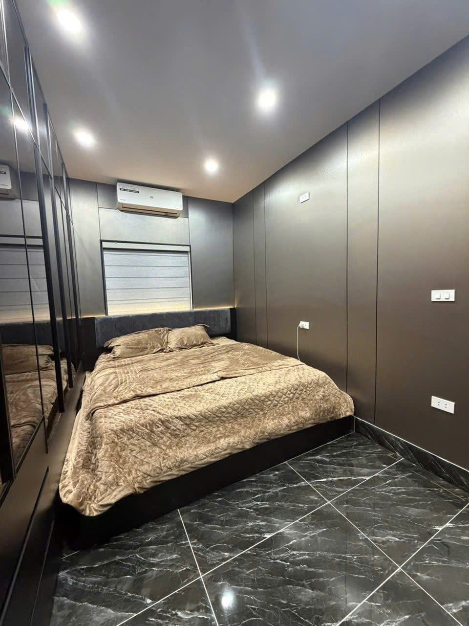 TẬP THỂ TÔN THẤT TÙNG NHÀ ĐẸP PHONG CÁCH Diện Tích 70m2 Giá 5.6 tỷ