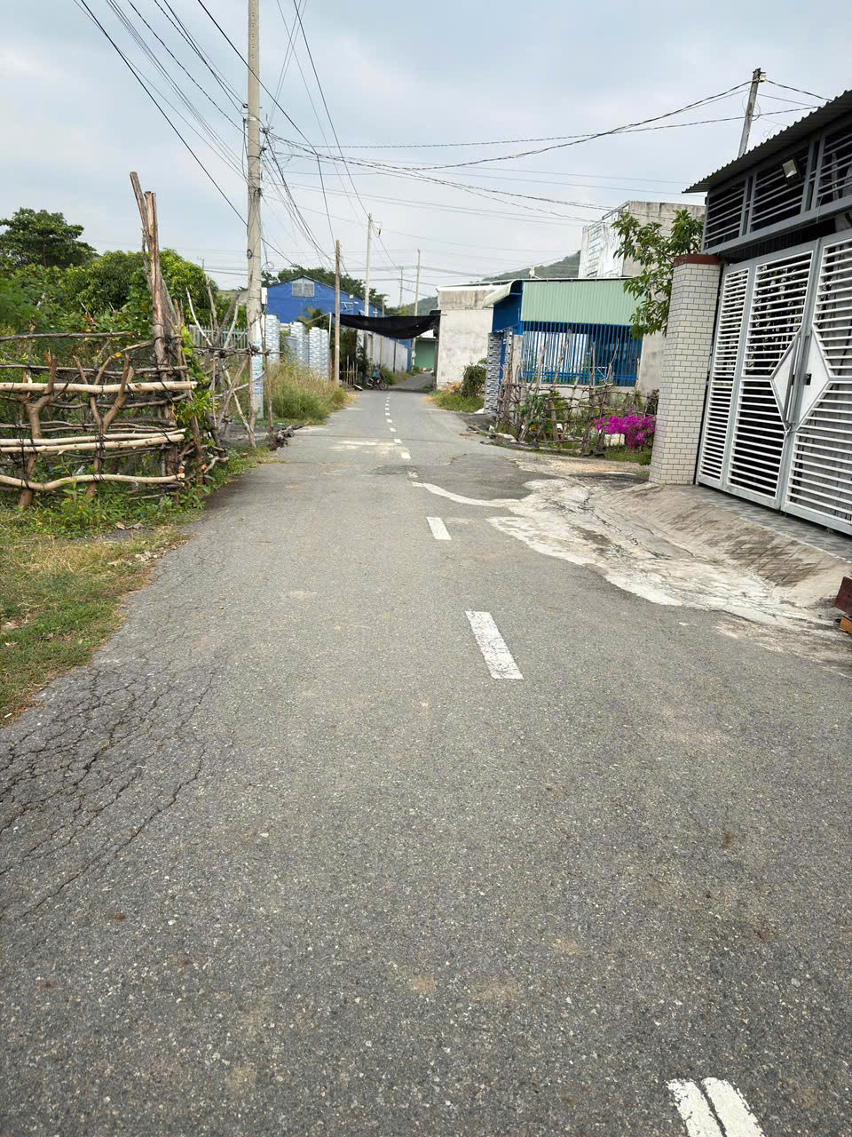 Chủ bán 3000mv 300 thổ cư , 2 mặt tiền trước sau khu dân cư tam an hcm