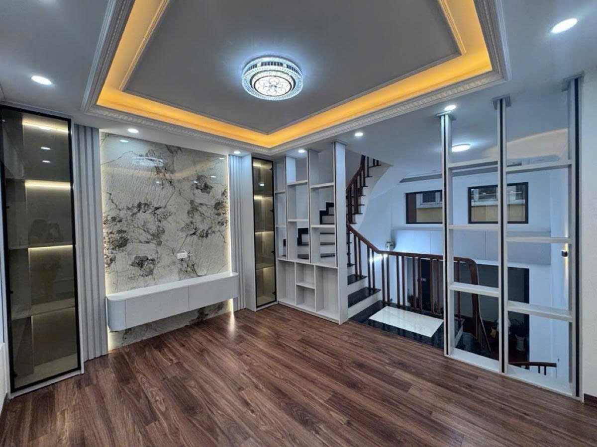 BÁN NHÀ 5 TẦNG NGỌC HỒI 40M NHÀ MỚI Ở NGAY, GẦN TRƯỜNG, CHỢ TIỆN ÍCH BẠT NGÀN