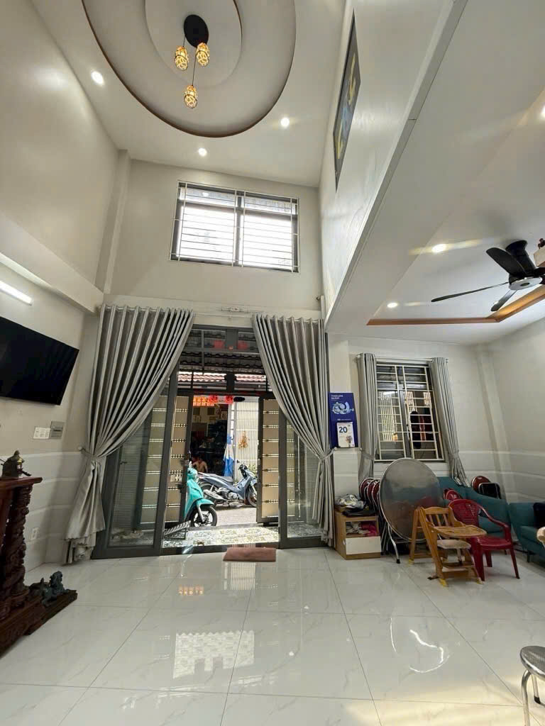 BÁN Nhà KHU VIP Trịnh Đình Trọng -Tân Phú - NGANG KHỦNG 6,6m - CHỈ 1 CĂN RA HẺM Ô TÔ TRÁNH- 4PN - 6 TỶ 950 TL