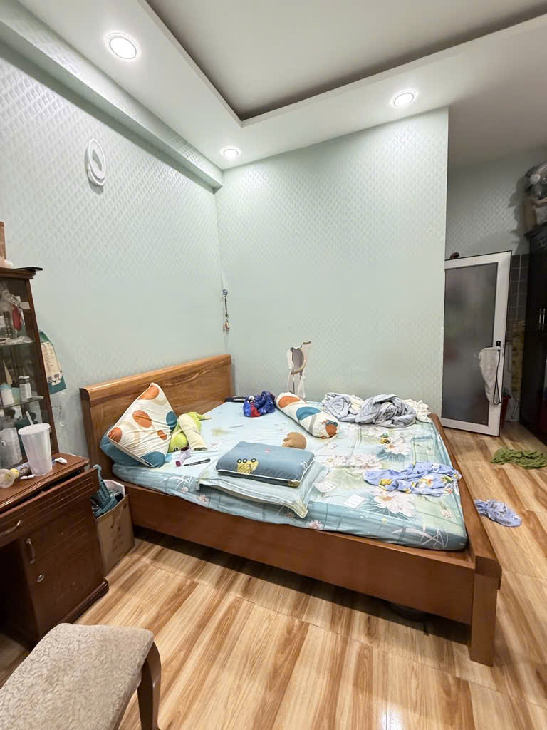 Ô TÔ VÀO NHÀ NGỦ - HẼM THÔNG LÊ VĂN PHAN- PHÚ THỌHÒA-- 4 TẦNG BTCT - DT: 4*12.5m VUÔNG VƯC-CHỈ 7.3 TỶ