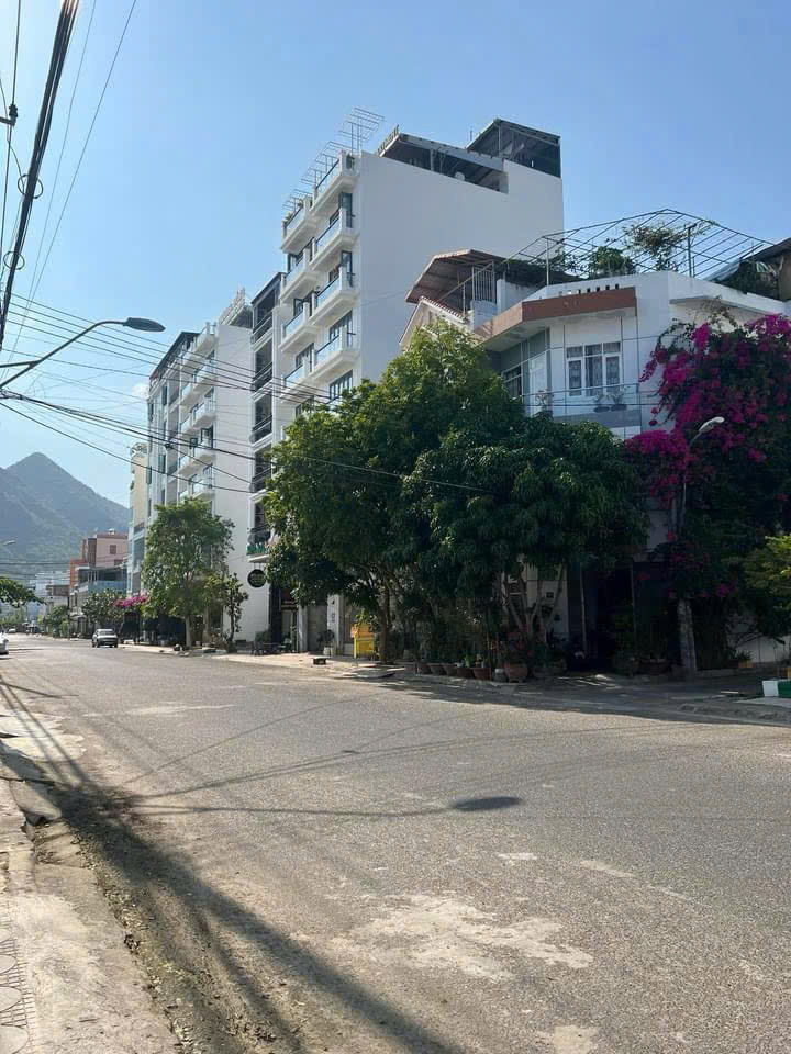 BÁN NHÀ 3 TẦNG SIÊU ĐẸP – MẶT TIỀN ĐƯỜNG LÝ THÁI TỔ, BẮC NHA TRANG Diện tích: 92m² Giá bán: 8,9 tỷ ( tl)