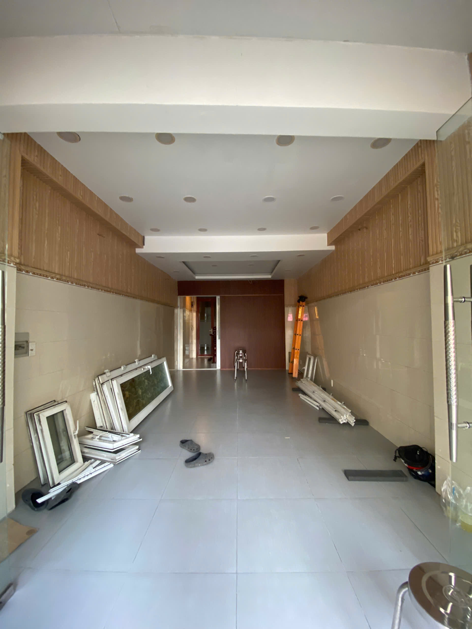 CHO THUÊ MẶT BẰNG KD 1 TRỆT 1 LẦU, ĐƯỜNG NGUYỄN HỮU CẦU, QUẬN 1, GIÁ 35 TRIỆU (TL)