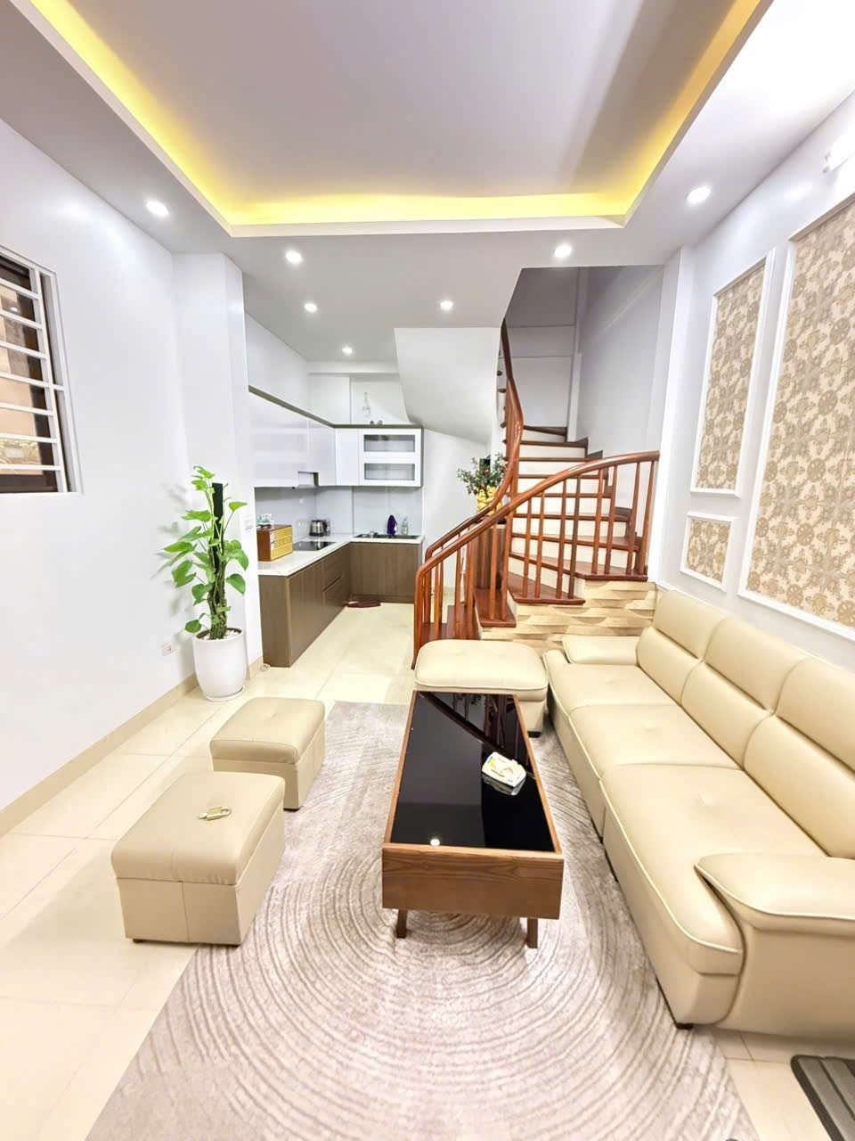 Trung tâm Đống Đa – Pháo Đài Láng – nhà mới full nội thất – chỉ 9.5 tỷ lh 0975124520