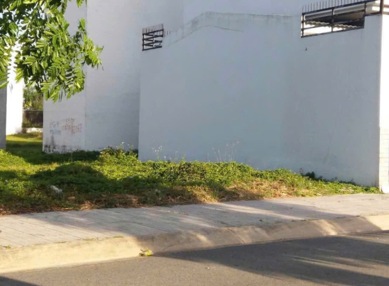 Bán nền thổ cư trong KDC Cát Tường Phú Sinh , xã Mỹ Hạnh Bắc dt 100m2 giá 1,63 tỷ