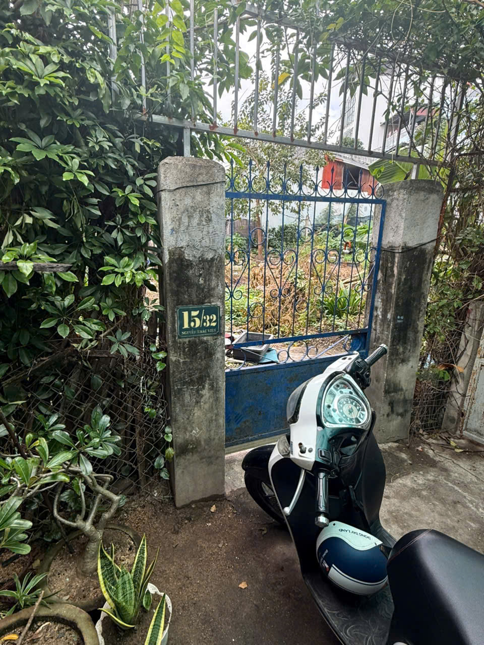 Bán đất có sẵn nhà cấp 4 gần biển Ba Làng dt 301m2, Giá: 10.6 tỷ ( tl )Mọi thông tin chi tiết vui lòng liên hệ em