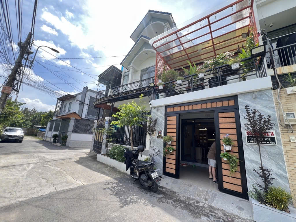 NHÀ MỚI ĐÓN TẾT - 2 LẦU - Ô TÔ ĐẬU CỬA NGÀY ĐÊM - LÊ VĂN VIỆT - F TĂNG NHƠN PHÚ B - NGAY VINCOM