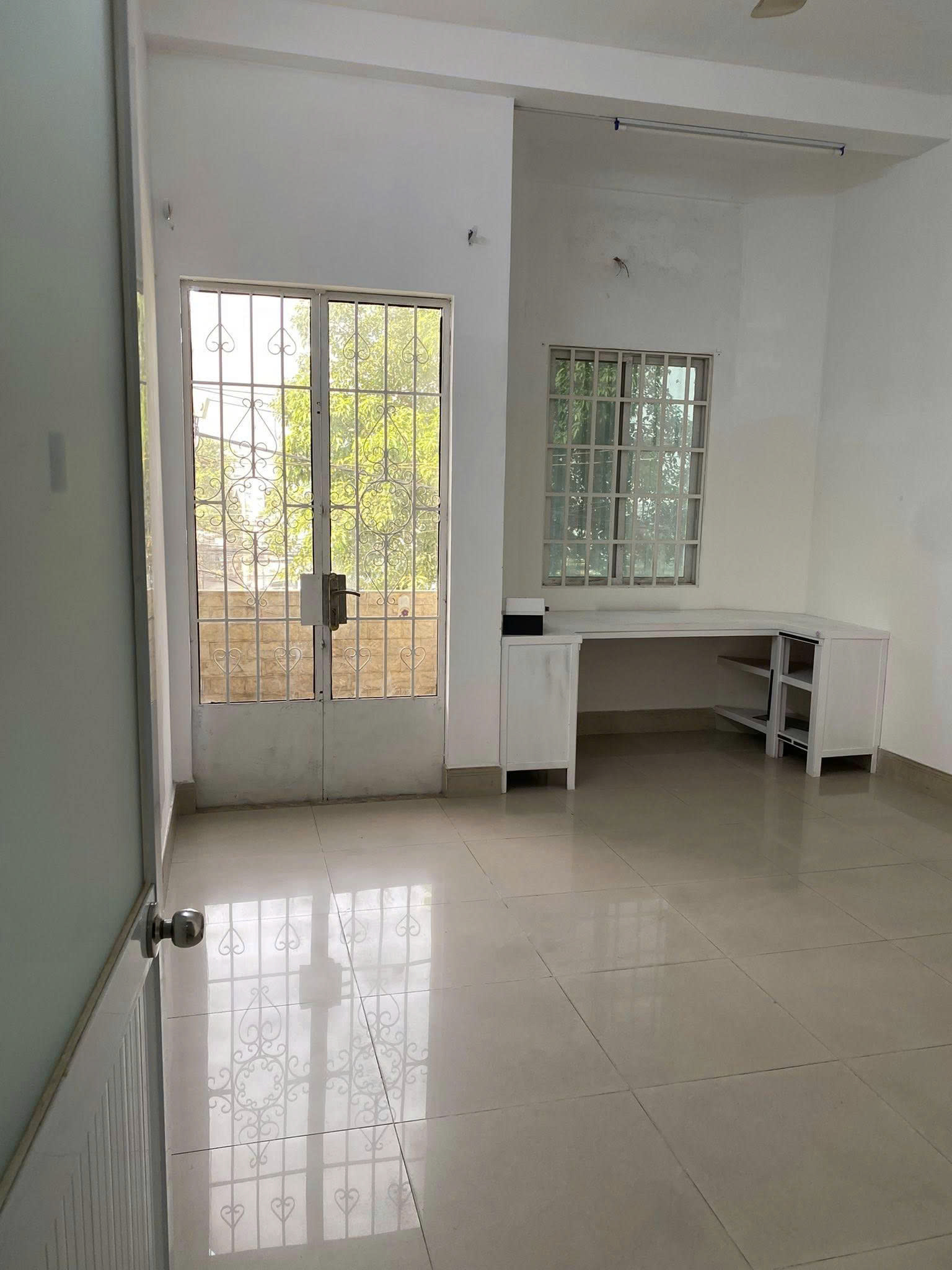 CHO THUÊ NHÀ 1 TRỆT 2 LẦU – MẶT TIỀN LÝ VĂN SÂM