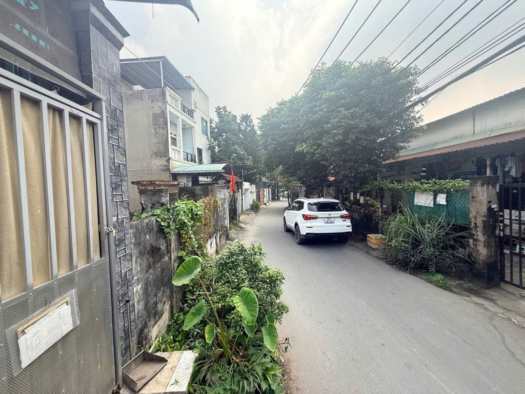 BÁN ĐẤT TRUNG TÂM - QUẬN 9 - SÁT CẠNH VINCOM QUẬN 9 - NGÃ TƯ THỦ ĐỨC - 245M2 NGANG 10M - GIÁ NHỈNH 15 TỶ