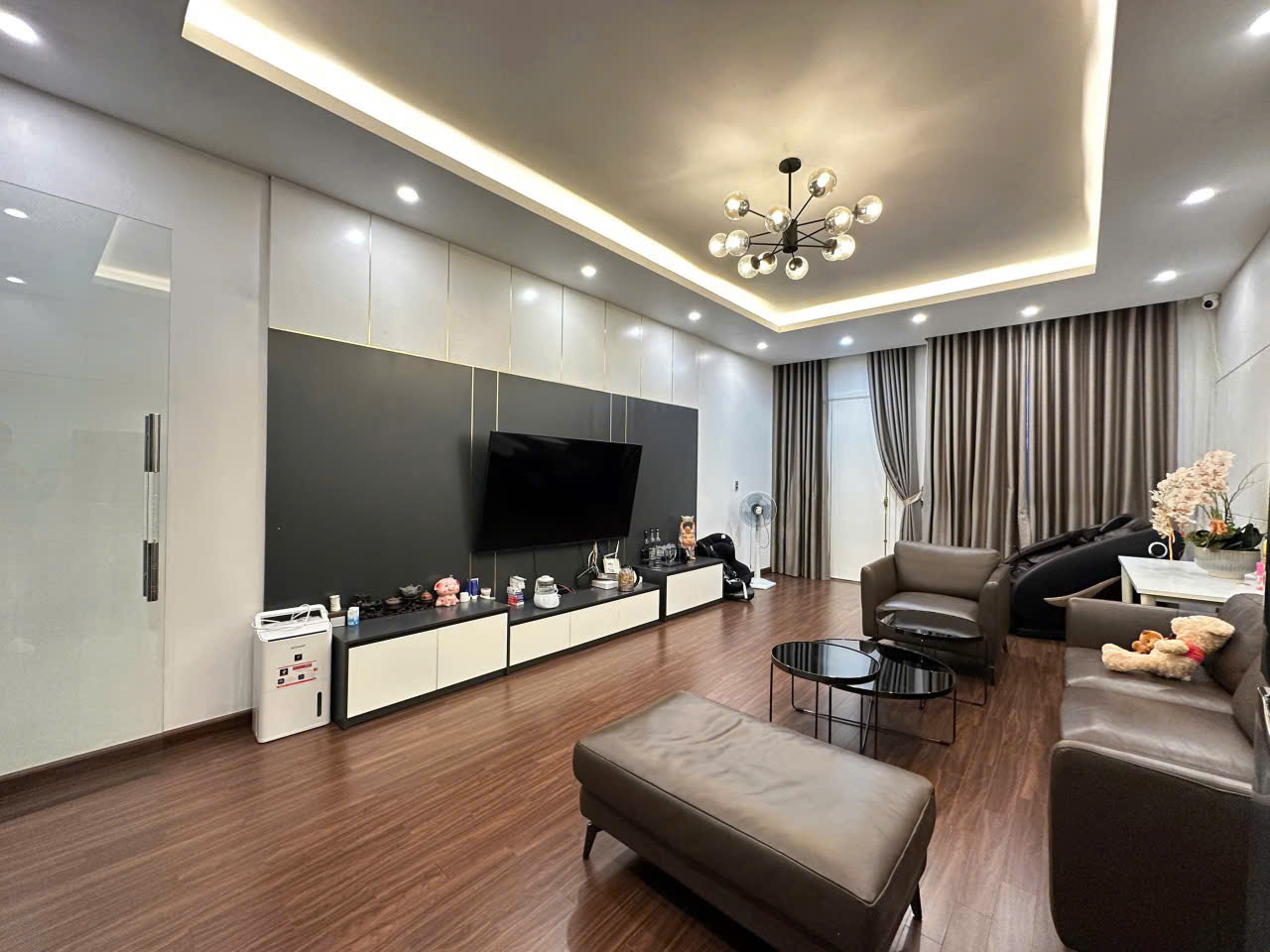 Bán nhà mặt đường Hoàng Ngọc Phách - 105m 4 tầng, - đường 12m - Giá 11.5 tỉ