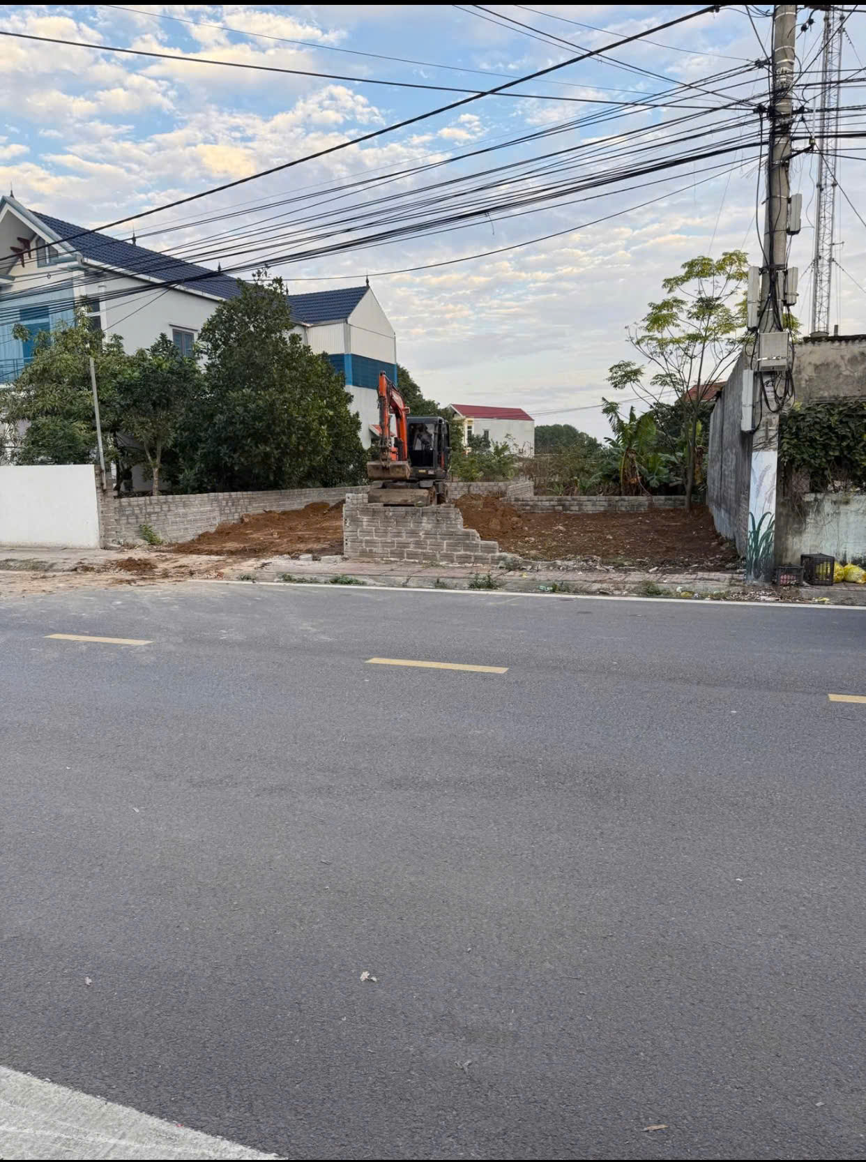 Bán Gấp Mảnh Đất Ngay Trục Chính Ra KCN VSIP Mặt Tiền 8M Gía Chỉ Hơn 1 Tỷ