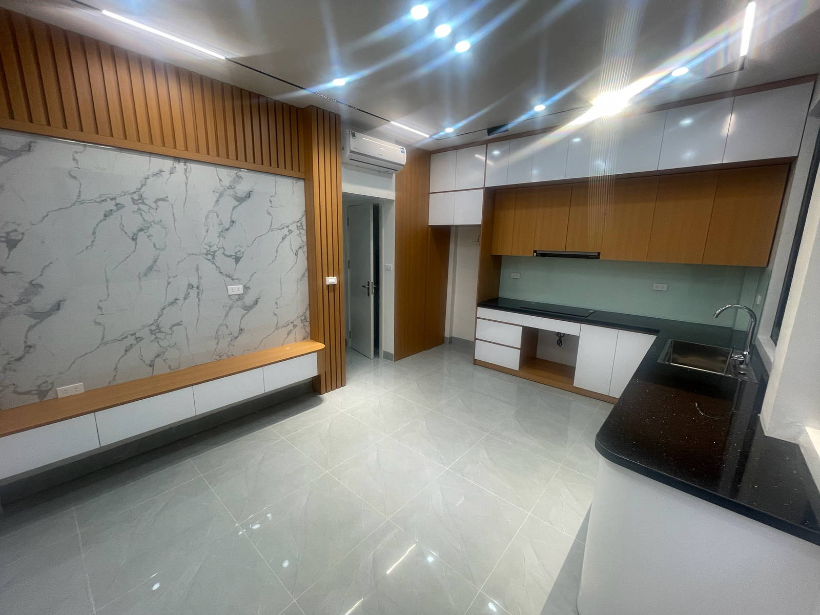 [BÁN GẤP] NHÀ GIÁP BÁT 32M² – 5 TẦNG – NGÕ Ô TÔ – SÁT MẶT PHỐ KINH DOANH