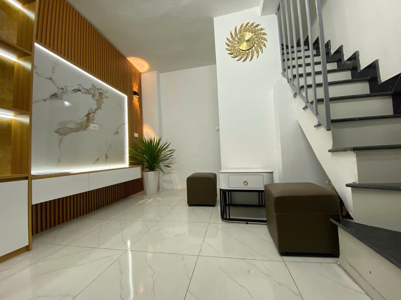 1.9 TỶ! SỞ HỮU LÔ GÓC 13M2 ĐỐNG ĐA: Lô góc 13m² x 4 tầng Khâm Thiên, 2 thoáng.