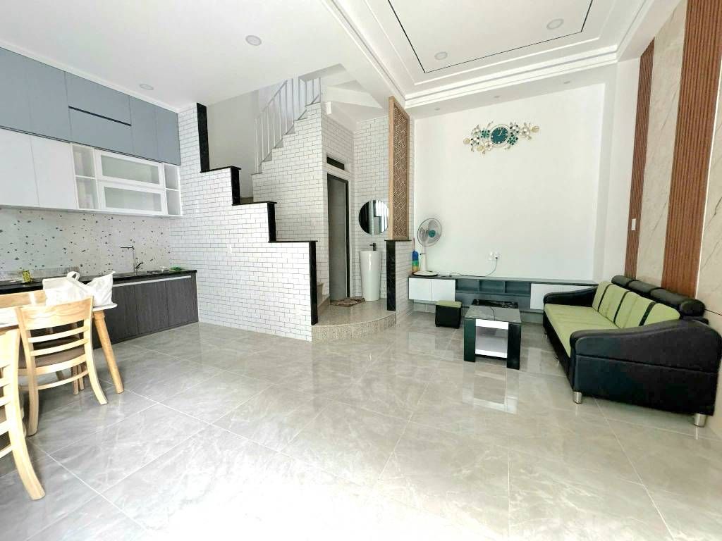 Bán nhà HXH gần Emart Phan Huy Ích 4 tầng ngang 6.3m nhà dòng tiền 144tr/năm chỉ 4 tỷ.