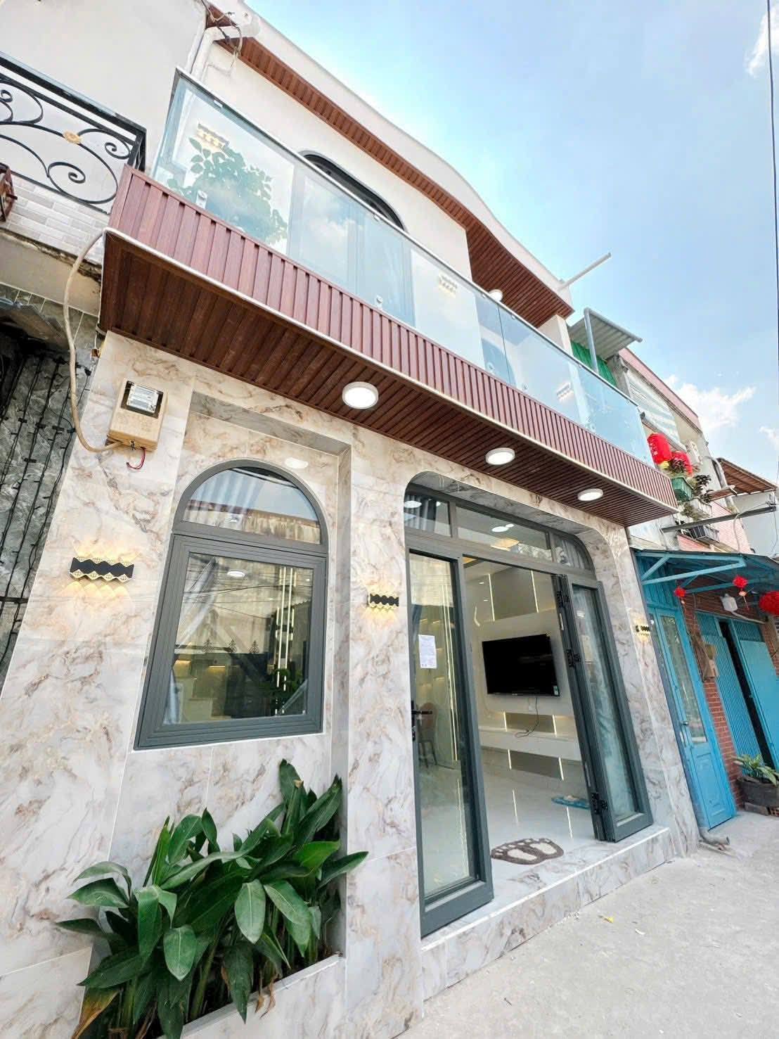 TUYỆT TÁC NHÀ PHỐ Q7: 60M2, 2 TẦNG, SỔ ĐỎ CHÍNH CHỦ, GIÁ HỜI 4.2 TỶ, GẦN HUỲNH TẤN PHÁT!