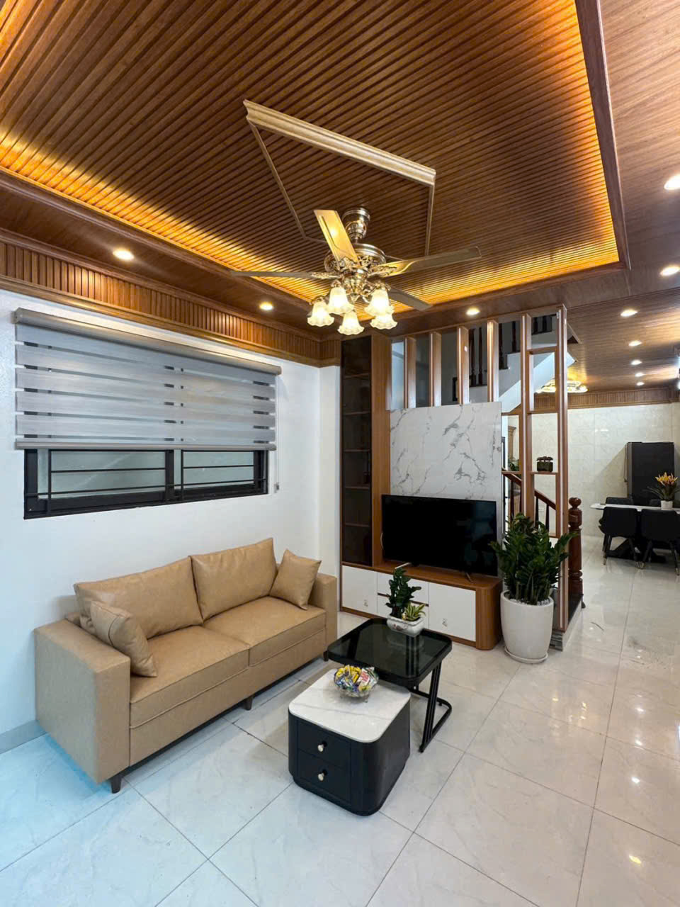 Bán nhà cạnh trường chuyên Nguyễn Huệ, 45m2, căn góc, 4 ngủ