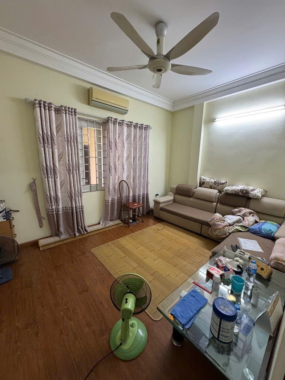 Căn nhà tọa lạc vị trí vàng: cách hồ Ba Mẫu chỉ 20m, đi bộ 2 phút ra công viên & hồ Bảy Mẫu