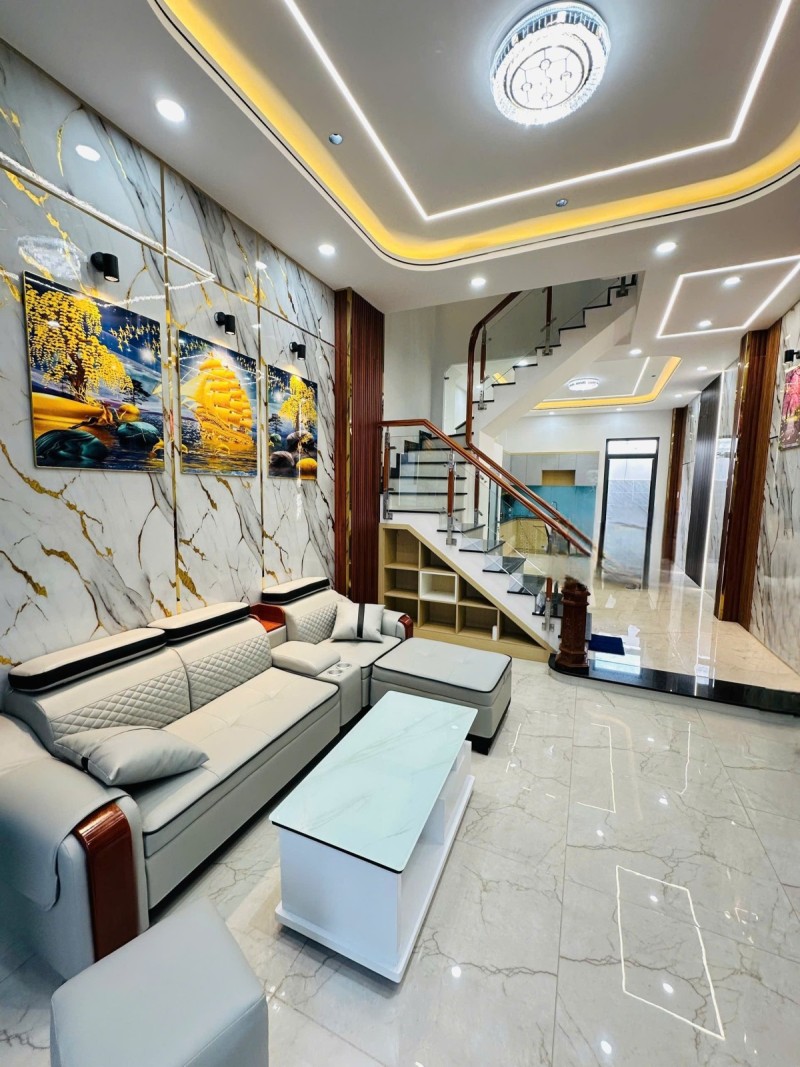 Bán nhà đường Lã Xuân Oai, Long Trường, Q9, Thủ Đức, TP HCM. DT 56m2, 4 tầng. Giá 6,7 tỷ.