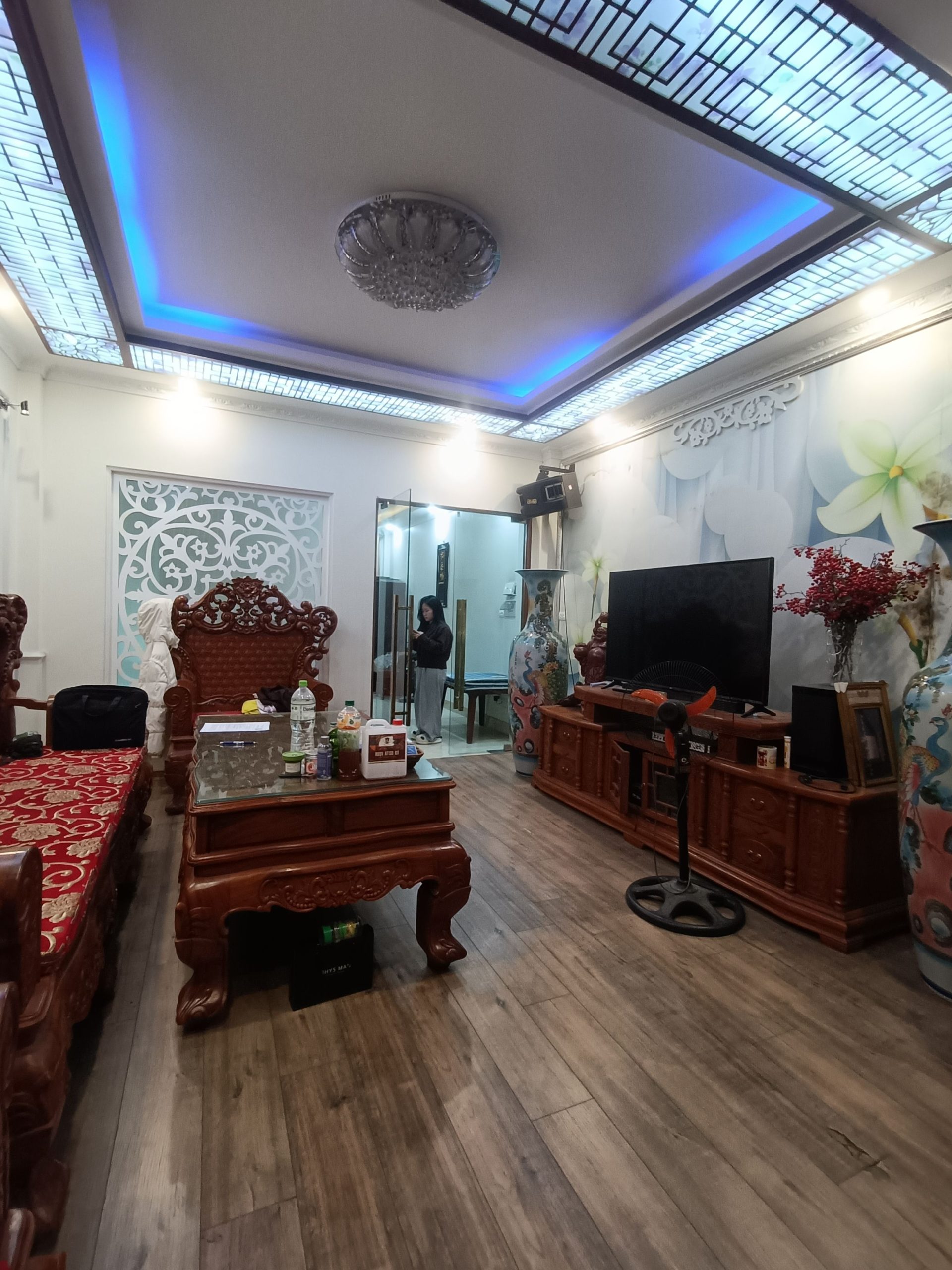 BÁN NHÀ DÂN XÂY CHẮC CHẮN, 6 TẦNG THANG MÁY ÊM RU, KINH DOANH SẦM UẤT, SỔ ĐỎ HOA KHÔI, FULL NỘI THẤT SANG TRỌNG.