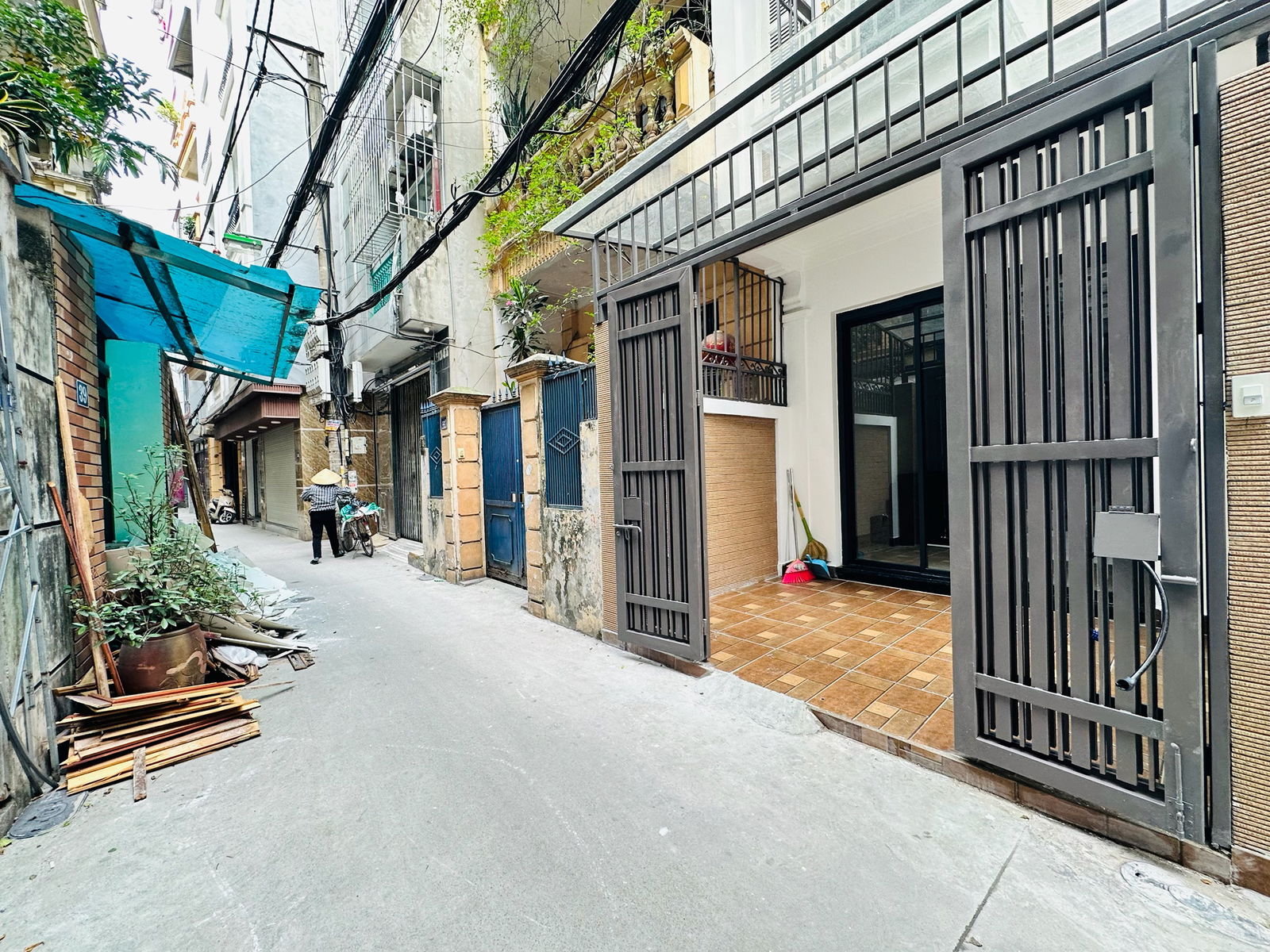 BÁN NHÀ VIP CẦU GIẤY - 5 TẠ ĐỖ CỬA - NGÕ THÔNG KINH DOANH - LOGOC 3 THOÁNG - MỚI ĐẸP Ở NGAY