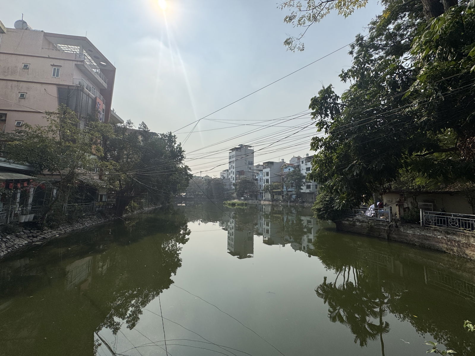 BÁN NHÀ VIP MẶT HỒ - TÒA VP ĐẲNG CẤP NHẤT KHU VỰC - VỈA HÈ ĐÁ BÓNG ĐỂ Ô TÔ THOẢI MÁI - KINH DOANH SẦM UẤT NGÀY ĐÊM - TIỆN ÍCH VÔ VÀN