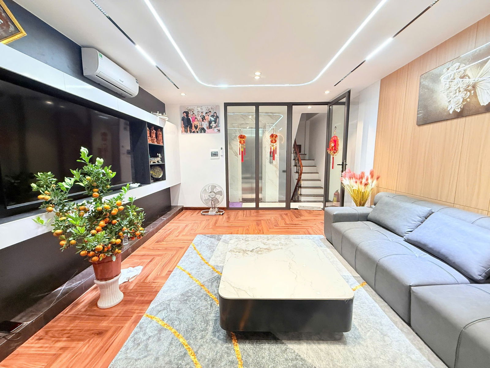 BÁN NHÀ HÀNG HIẾM - KHU VIP - 7 TẦNG THANG MÁY - CÁCH MẶT PHỐ KHÚC THỪA DỤ VÀI CHỤC MÉT- GIAO THÔNG THUẬN TIỆN- DÂN TRÍ CAO